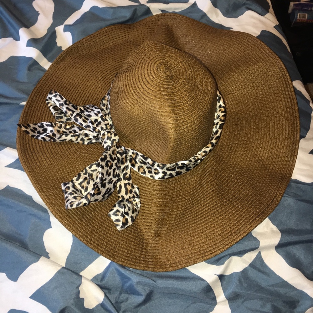New Women’s Brown Straw Wide-Brimmed Beach Hat